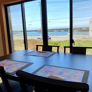 �e�[�u����